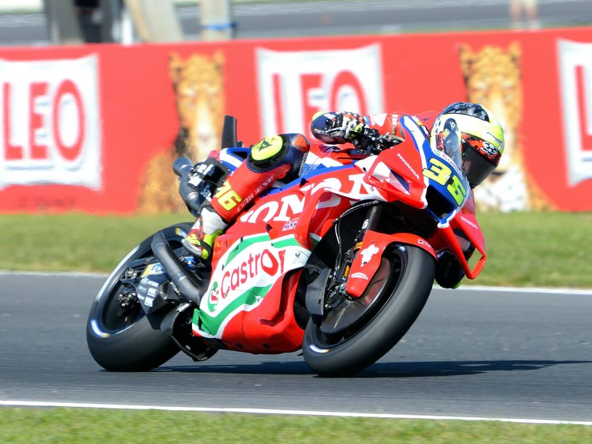 MotoGP rider achievements comparison table highlighting overtaking efficiency and recovery rates